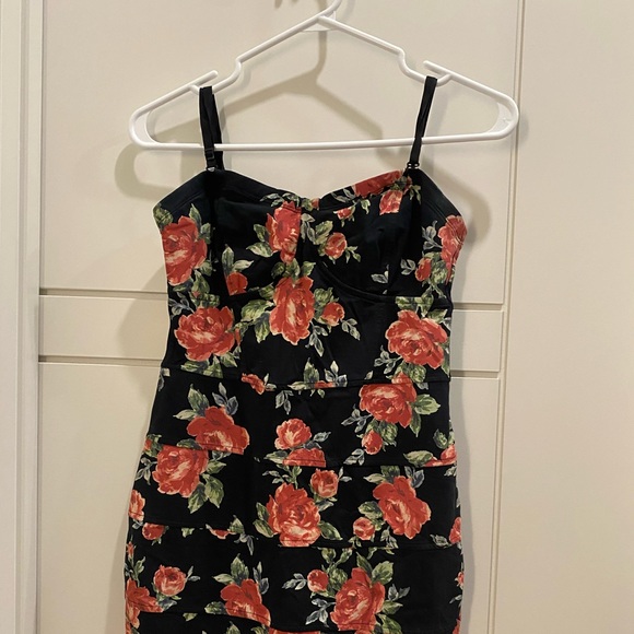 Aritiziq Talula Floral Dress size M excellent condition bodycon dress - Picture 4 of 4